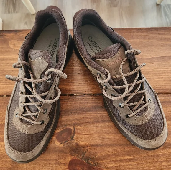 Mens Lowa Gortex hiking shoes - Picture 1 of 5